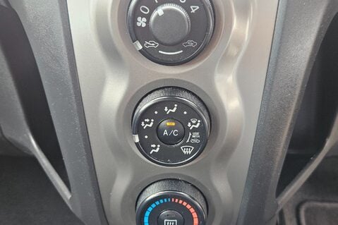 Toyota Yaris TR VVT-I MM.. AUTOMATIC.. AIR CON.. PADDLE SHIFT.. 16 MAIN DEALER SERVICES  22