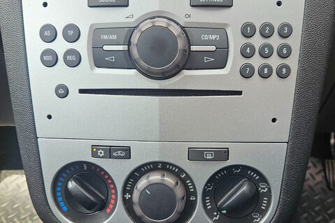 Vauxhall Corsa SXI A/C CDTI.. 10 SERVICES.. LOW INSURANCE GROUP.. £35 ROAD TAX.. A/C..AUX 6