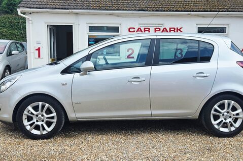 Vauxhall Corsa SXI A/C CDTI.. 10 SERVICES.. LOW INSURANCE GROUP.. £35 ROAD TAX.. A/C..AUX 7