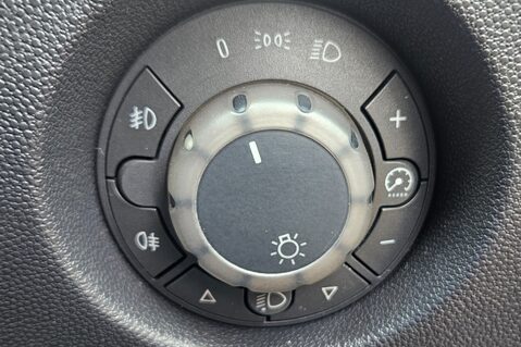 Vauxhall Corsa SXI A/C CDTI.. 10 SERVICES.. LOW INSURANCE GROUP.. £35 ROAD TAX.. A/C..AUX 24