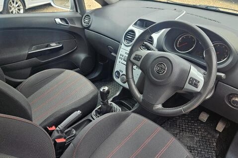 Vauxhall Corsa SXI A/C CDTI.. 10 SERVICES.. LOW INSURANCE GROUP.. £35 ROAD TAX.. A/C..AUX 5