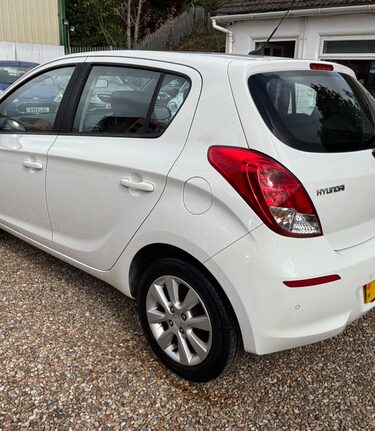 Hyundai i20 ACTIVE.. BLUETOOTH.. REVERSING SENSORS.. A/C.. 8 SERVICES.. £35 R/TAX..  3