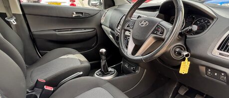 Hyundai i20 ACTIVE.. BLUETOOTH.. REVERSING SENSORS.. A/C.. 8 SERVICES.. £35 R/TAX..  1