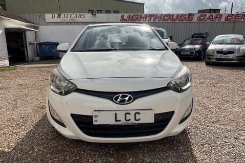 Hyundai i20 ACTIVE.. BLUETOOTH.. REVERSING SENSORS.. A/C.. 8 SERVICES.. £35 R/TAX..  11