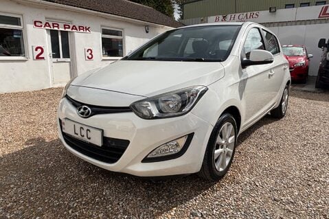 Hyundai i20 ACTIVE.. BLUETOOTH.. REVERSING SENSORS.. A/C.. 8 SERVICES.. £35 R/TAX..  7
