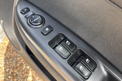 Hyundai i20 ACTIVE.. BLUETOOTH.. REVERSING SENSORS.. A/C.. 8 SERVICES.. £35 R/TAX..  6