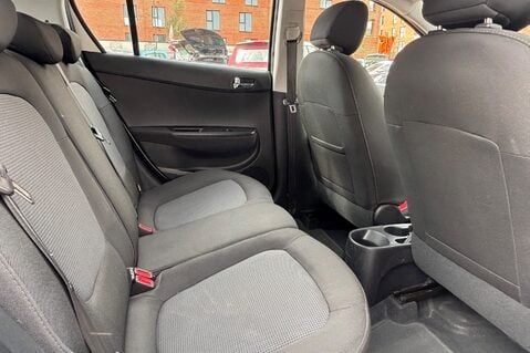 Hyundai i20 ACTIVE.. BLUETOOTH.. REVERSING SENSORS.. A/C.. 8 SERVICES.. £35 R/TAX..  3