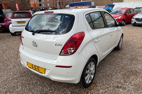 Hyundai i20 ACTIVE.. BLUETOOTH.. REVERSING SENSORS.. A/C.. 8 SERVICES.. £35 R/TAX..  10