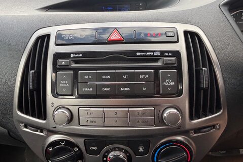 Hyundai i20 ACTIVE.. BLUETOOTH.. REVERSING SENSORS.. A/C.. 8 SERVICES.. £35 R/TAX..  27