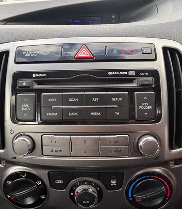 Hyundai i20 ACTIVE.. BLUETOOTH.. REVERSING SENSORS.. A/C.. 8 SERVICES.. £35 R/TAX..  3