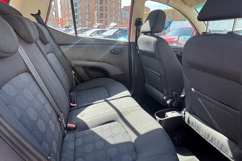 Hyundai i10 COMFORT.. AUTOMATIC.. 16 SERVICES.. A/C.. IDEAL FIRST CAR... LOW INSURANCE 6