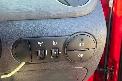 Hyundai i10 COMFORT.. AUTOMATIC.. 16 SERVICES.. A/C.. IDEAL FIRST CAR... LOW INSURANCE 5
