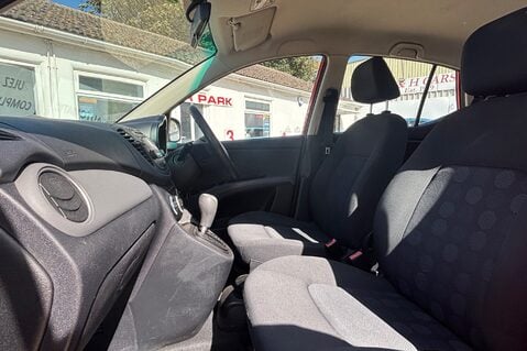 Hyundai i10 COMFORT.. AUTOMATIC.. 16 SERVICES.. A/C.. IDEAL FIRST CAR... LOW INSURANCE 8