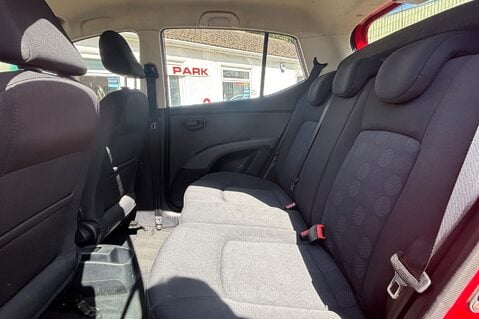 Hyundai i10 COMFORT.. AUTOMATIC.. 16 SERVICES.. A/C.. IDEAL FIRST CAR... LOW INSURANCE 7