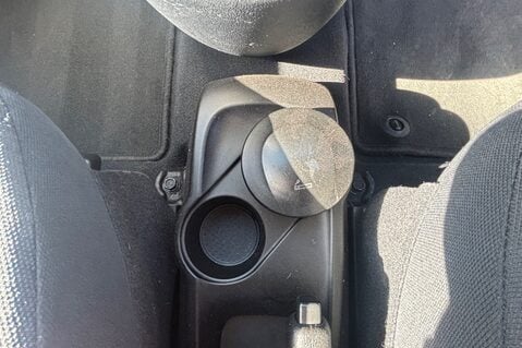 Hyundai i10 COMFORT.. AUTOMATIC.. 16 SERVICES.. A/C.. IDEAL FIRST CAR... LOW INSURANCE 11