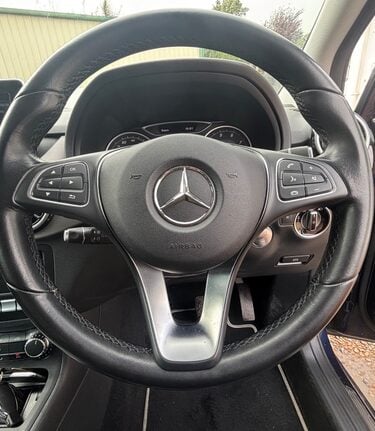 Mercedes-Benz B Class B 180 SE..AUTOMATIC..SAT NAV.. REVERSING CAMERA.. FULL LEATHER.. 5 SERVICES 3