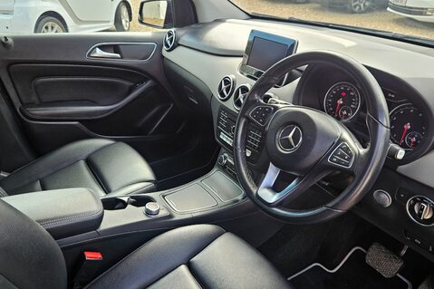 Mercedes-Benz B Class B 180 SE..AUTOMATIC..SAT NAV.. REVERSING CAMERA.. FULL LEATHER.. 5 SERVICES 14