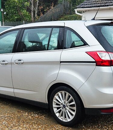 Ford Grand C-Max TITANIUM TDCI 7 SEATER AUTOMATIC 1 PREVIOUS OWNER! 7 FORD SERVICES!  3
