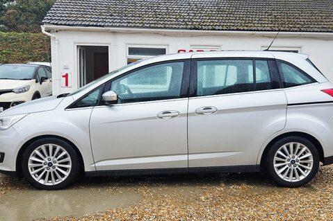 Ford Grand C-Max TITANIUM TDCI 7 SEATER AUTOMATIC 1 PREVIOUS OWNER! 7 FORD SERVICES!  4