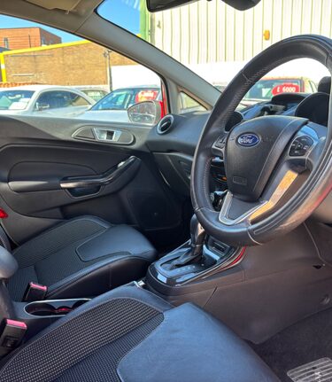 Ford Fiesta TITANIUM X AUTOMATIC! 1 PREVIOUS OWNER! £35 ROAD TAX! 5 SERVICES! 3