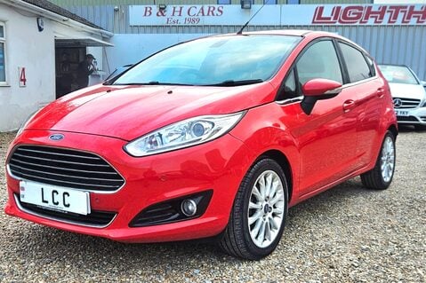 Ford Fiesta TITANIUM X AUTOMATIC! 1 PREVIOUS OWNER! £35 ROAD TAX! 5 SERVICES! 3