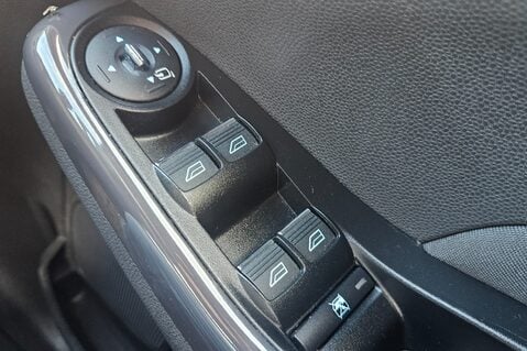 Ford Fiesta TITANIUM X AUTOMATIC! 1 PREVIOUS OWNER! £35 ROAD TAX! 5 SERVICES! 28