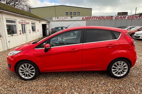 Ford Fiesta TITANIUM X AUTOMATIC! 1 PREVIOUS OWNER! £35 ROAD TAX! 5 SERVICES! 12
