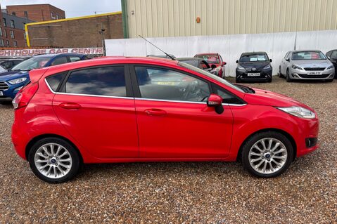 Ford Fiesta TITANIUM X AUTOMATIC! 1 PREVIOUS OWNER! £35 ROAD TAX! 5 SERVICES! 19
