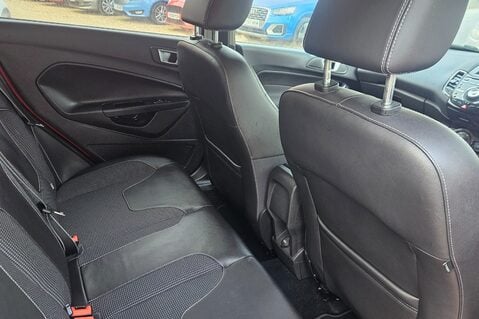 Ford Fiesta TITANIUM X AUTOMATIC! 1 PREVIOUS OWNER! £35 ROAD TAX! 5 SERVICES! 19