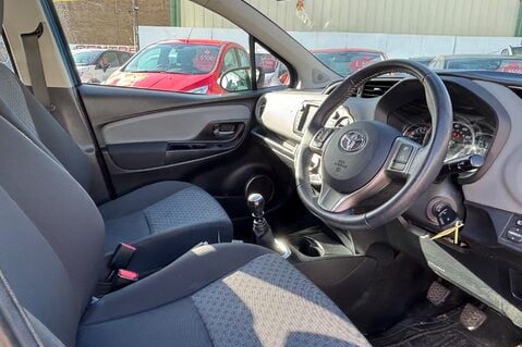 Toyota Yaris 1.3 VVT-I ICON LOOK!! 35K 1 PREVIOUS OWNER! 10 MAIN DEALER SERVICES 2