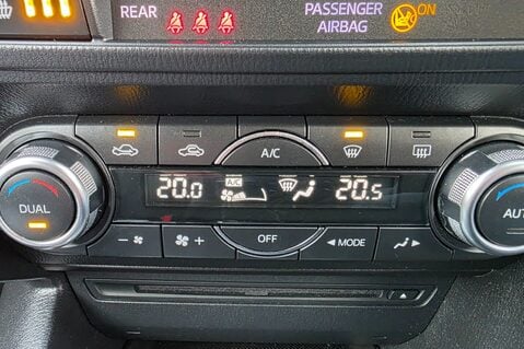 Mazda 3 2.0 SE-L  GREAT SERVICE HISTORY! 8 SERVICES! £35 ROAD TAX! SAT NAV.DAB  24