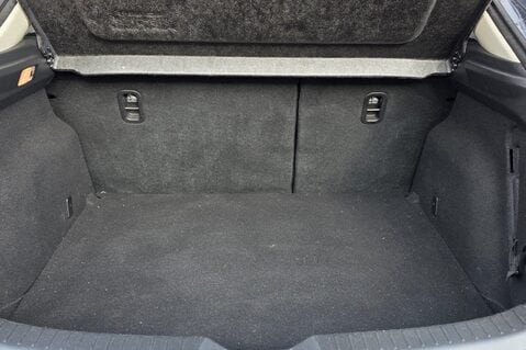 Mazda 3 2.0 SE-L  GREAT SERVICE HISTORY! 8 SERVICES! £35 ROAD TAX! SAT NAV.DAB  10