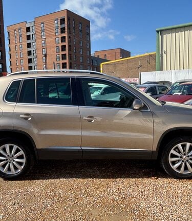 Volkswagen Tiguan MATCH TDI BLUEMOTION TECH 4x4 AUTOMATIC! 11 SERVICES! SAT NAV !! 3