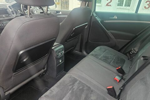 Volkswagen Tiguan MATCH TDI BLUEMOTION TECH 4x4 AUTOMATIC! 11 SERVICES! SAT NAV !! 22