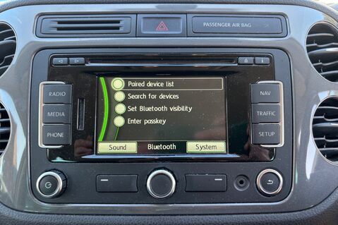 Volkswagen Tiguan MATCH TDI BLUEMOTION TECH 4x4 AUTOMATIC! 11 SERVICES! SAT NAV !! 9