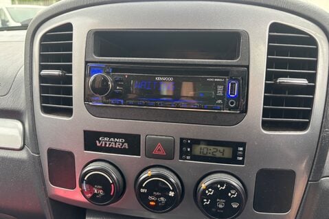 Suzuki Grand Vitara 16V LOOK! JUST 63000 MILES! SERVICE HISTORY! 8 STAMPS! 4X4! 10