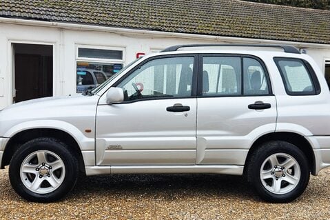 Suzuki Grand Vitara 16V LOOK! JUST 63000 MILES! SERVICE HISTORY! 8 STAMPS! 4X4! 7