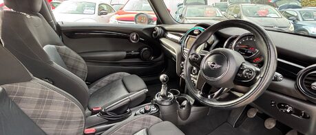 Mini Hatch COOPER 1.5 CHILLI LOOK! JUST 46000 MILES! SERVICE HISTORY! MINI CONNECTED 1