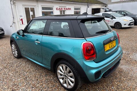 Mini Hatch COOPER 1.5 CHILLI LOOK! JUST 46000 MILES! SERVICE HISTORY! MINI CONNECTED 9