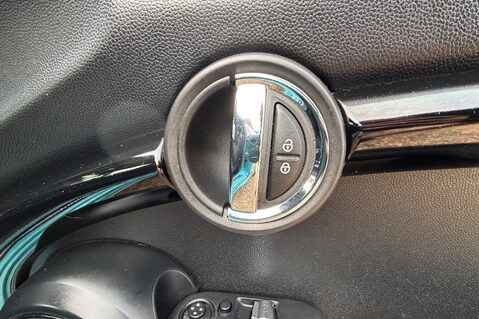 Mini Hatch COOPER 1.5 CHILLI LOOK! JUST 46000 MILES! SERVICE HISTORY! MINI CONNECTED 14