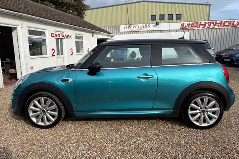 Mini Hatch COOPER 1.5 CHILLI LOOK! JUST 46000 MILES! SERVICE HISTORY! MINI CONNECTED 6
