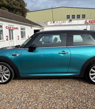 Mini Hatch COOPER 1.5 CHILLI LOOK! JUST 46000 MILES! SERVICE HISTORY! MINI CONNECTED 3