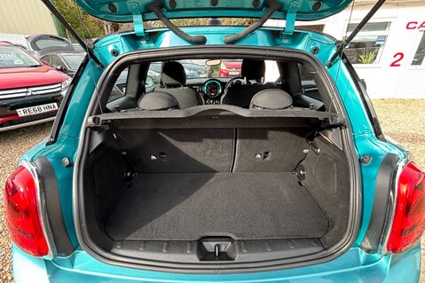 Mini Hatch COOPER 1.5 CHILLI LOOK! JUST 46000 MILES! SERVICE HISTORY! MINI CONNECTED 8