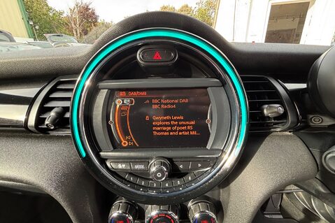 Mini Hatch COOPER 1.5 CHILLI LOOK! JUST 46000 MILES! SERVICE HISTORY! MINI CONNECTED 24