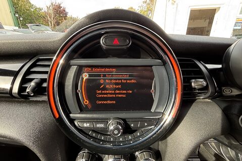 Mini Hatch COOPER 1.5 CHILLI LOOK! JUST 46000 MILES! SERVICE HISTORY! MINI CONNECTED 23