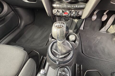 Mini Hatch COOPER 1.5 CHILLI LOOK! JUST 46000 MILES! SERVICE HISTORY! MINI CONNECTED 21
