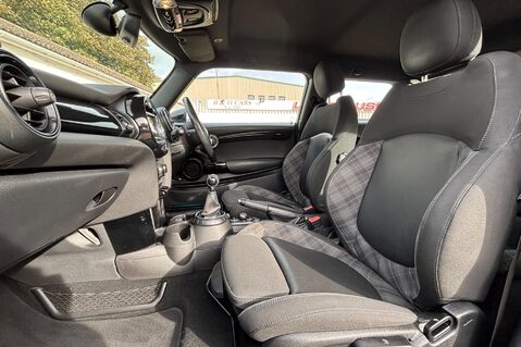 Mini Hatch COOPER 1.5 CHILLI LOOK! JUST 46000 MILES! SERVICE HISTORY! MINI CONNECTED 13