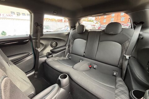 Mini Hatch COOPER 1.5 CHILLI LOOK! JUST 46000 MILES! SERVICE HISTORY! MINI CONNECTED 17