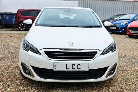Peugeot 308 PURETECH S/S ALLURE.. AUTOMATIC.. 9 MAIN DEALER SERVICES. 1 PREVIOUS KEEPER 2