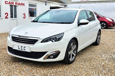 Peugeot 308 PURETECH S/S ALLURE.. AUTOMATIC.. 9 MAIN DEALER SERVICES. 1 PREVIOUS KEEPER 4